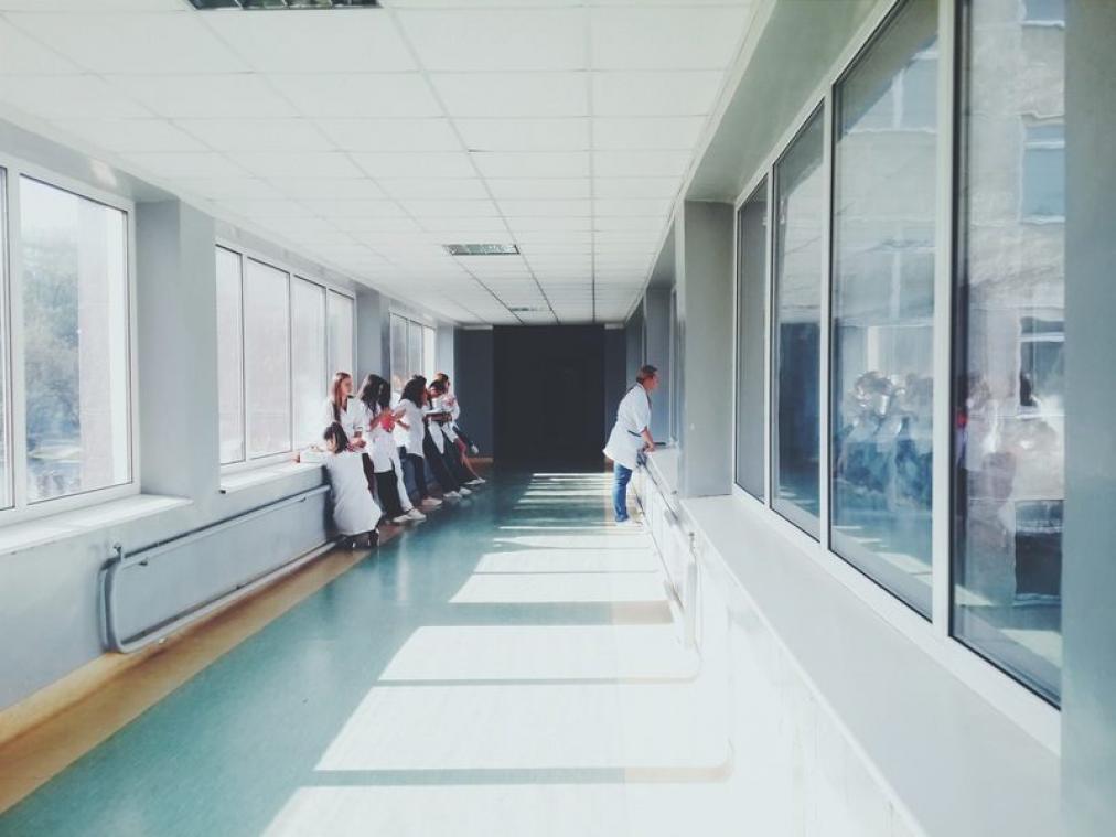 Patiënt ziekenhuis uitgezet nadat hij er twee jaar gezond verblijft