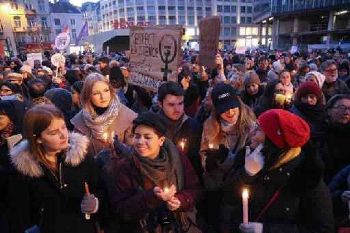 Vrouwenmars tegen Trump doet Brusselse Muntplein vol lopen
