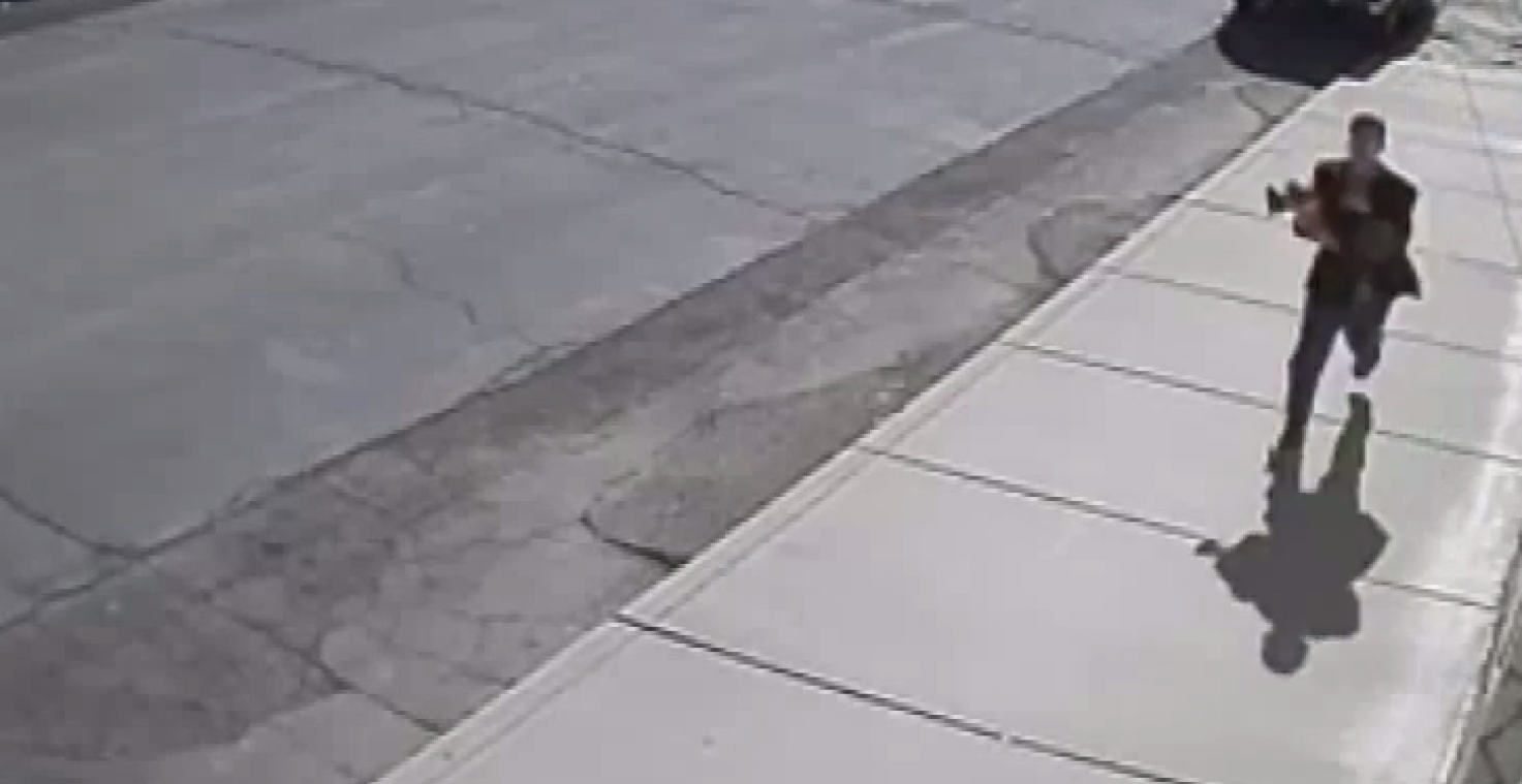 De nachtmerrie van elke ouder: video registreert kidnapping van baby in het park