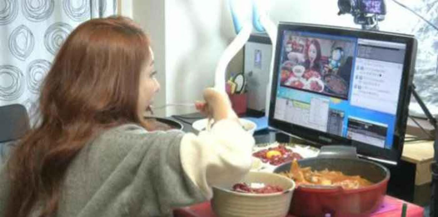 Zuid-Koreaanse wordt rijk door te eten voor haar webcam 