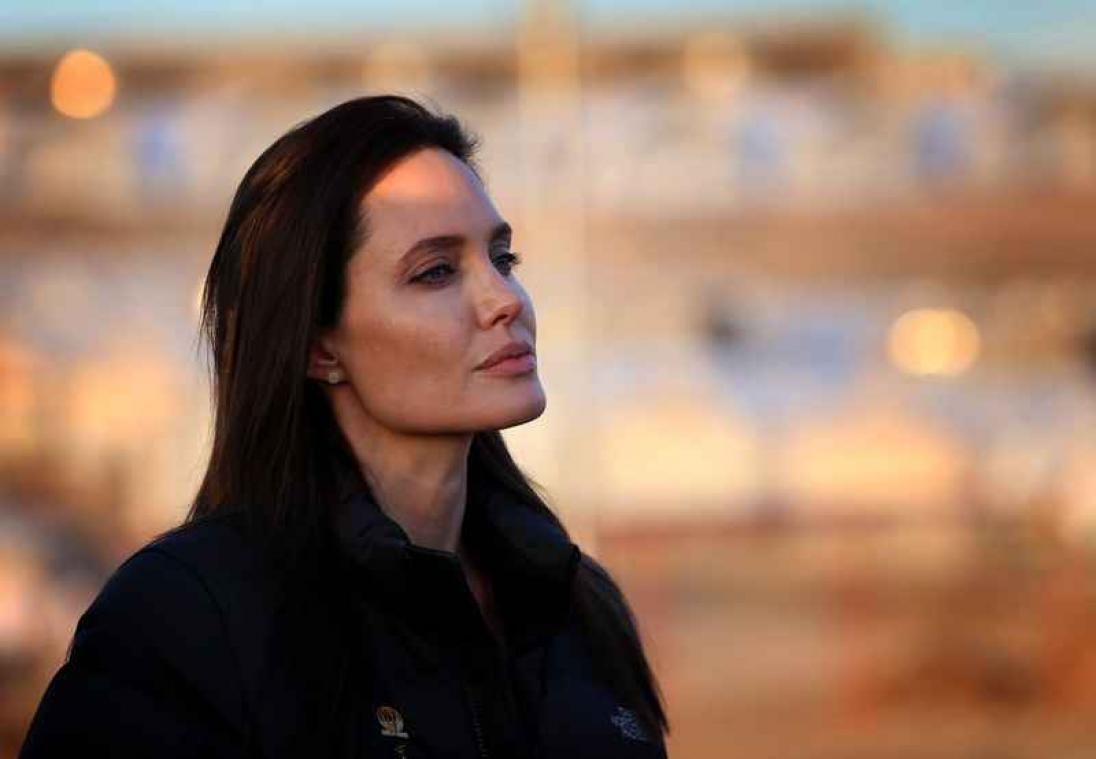 Angelina Jolie schenkt salaris van parfumcampagne weg