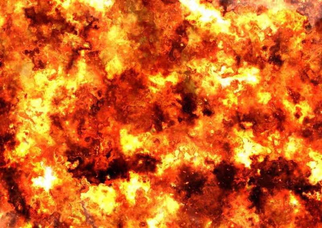 Amerikaan kondigt zwangerschap aan met een grote explosie