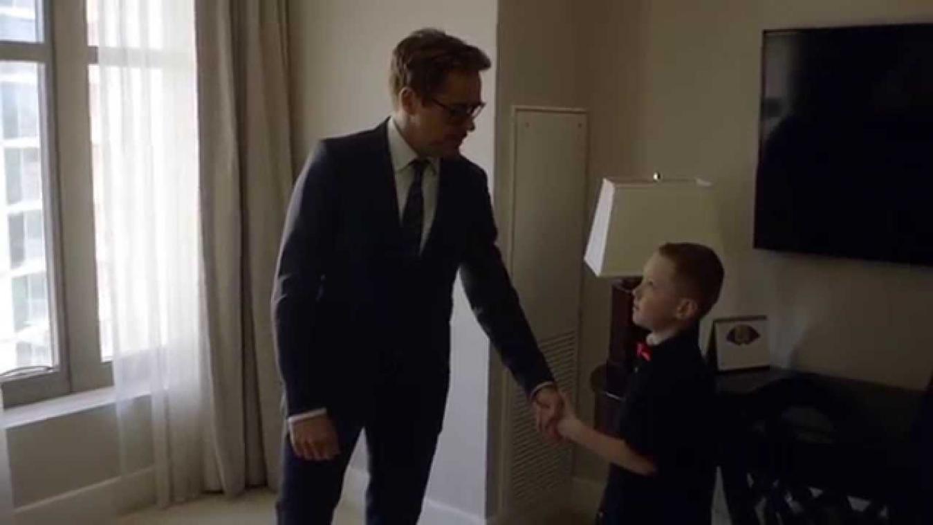 Mooie beelden: 'Iron Man' Robert Downey Jr. geeft bionische arm aan 7-jarig jongetje 