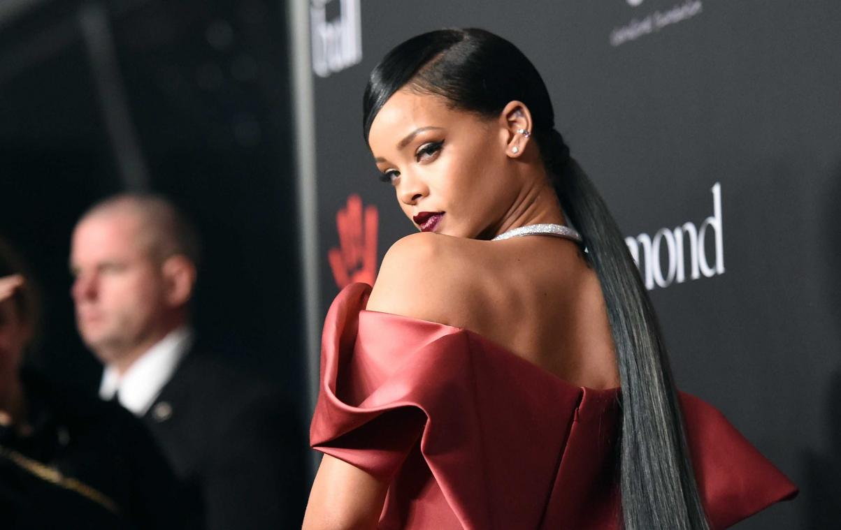 Rihanna eerste gekleurde gezicht bij Dior