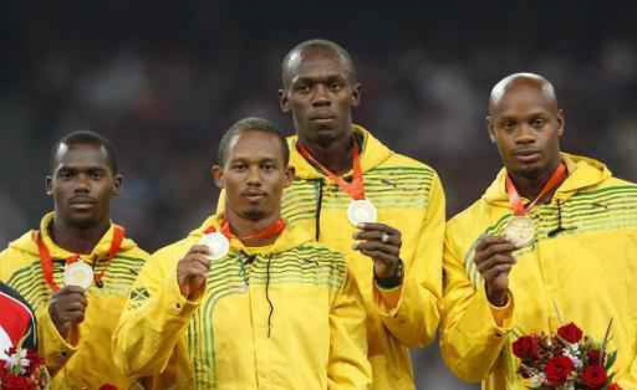 OS 2008 - Usain Bolt staat estafettegoud van Peking af