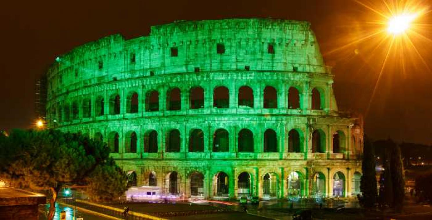 Waarom zijn het Colosseum en de Basilique du Sacré-Cur plots groen?