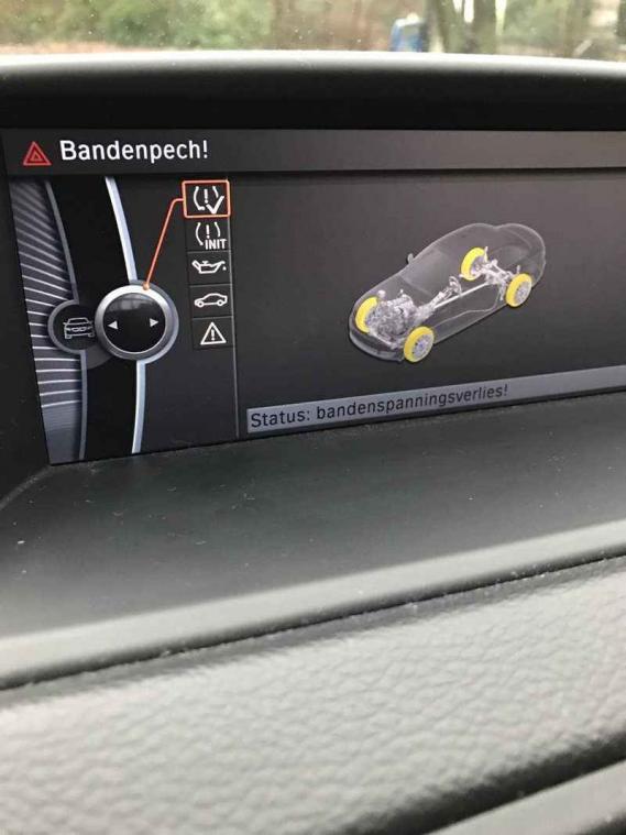 Lekke banden achtervolgen Van der Poel