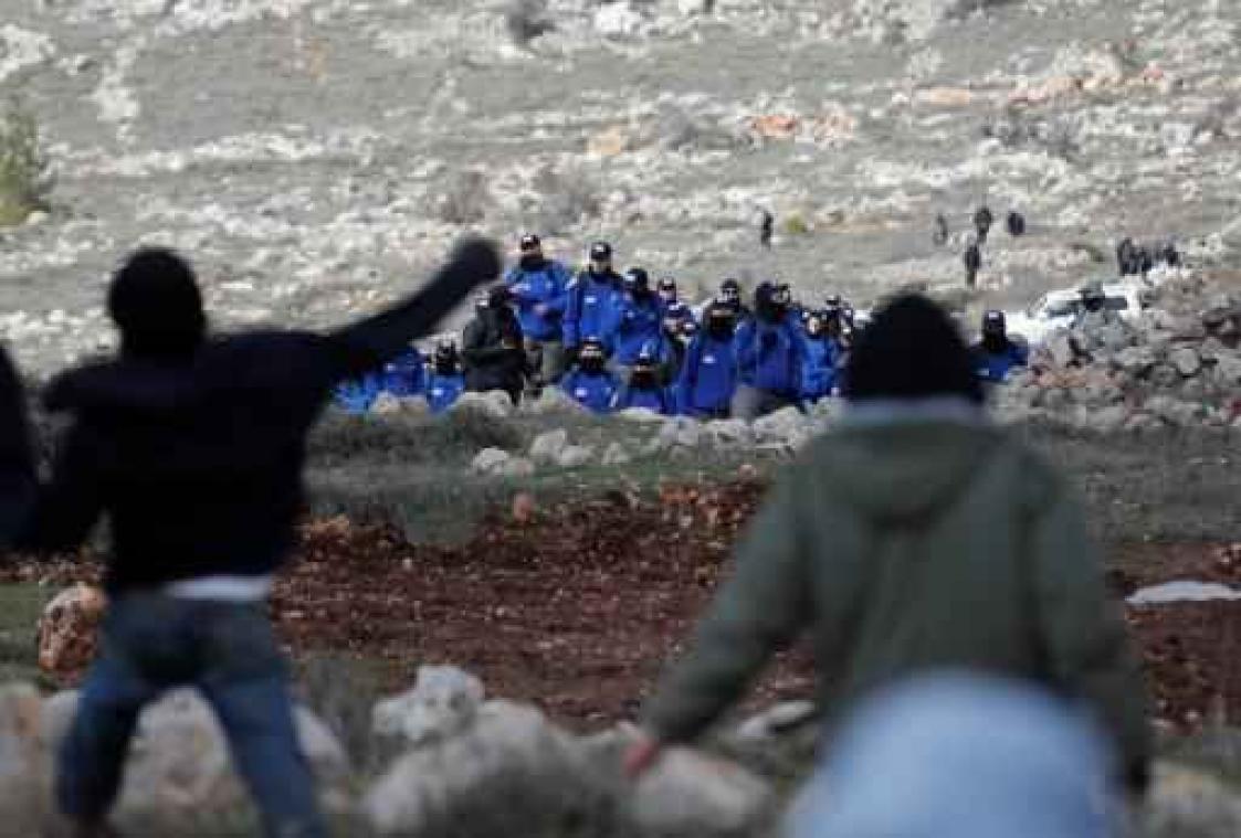 Israëlische troepen gestart met ontruiming van buitenpost Amona