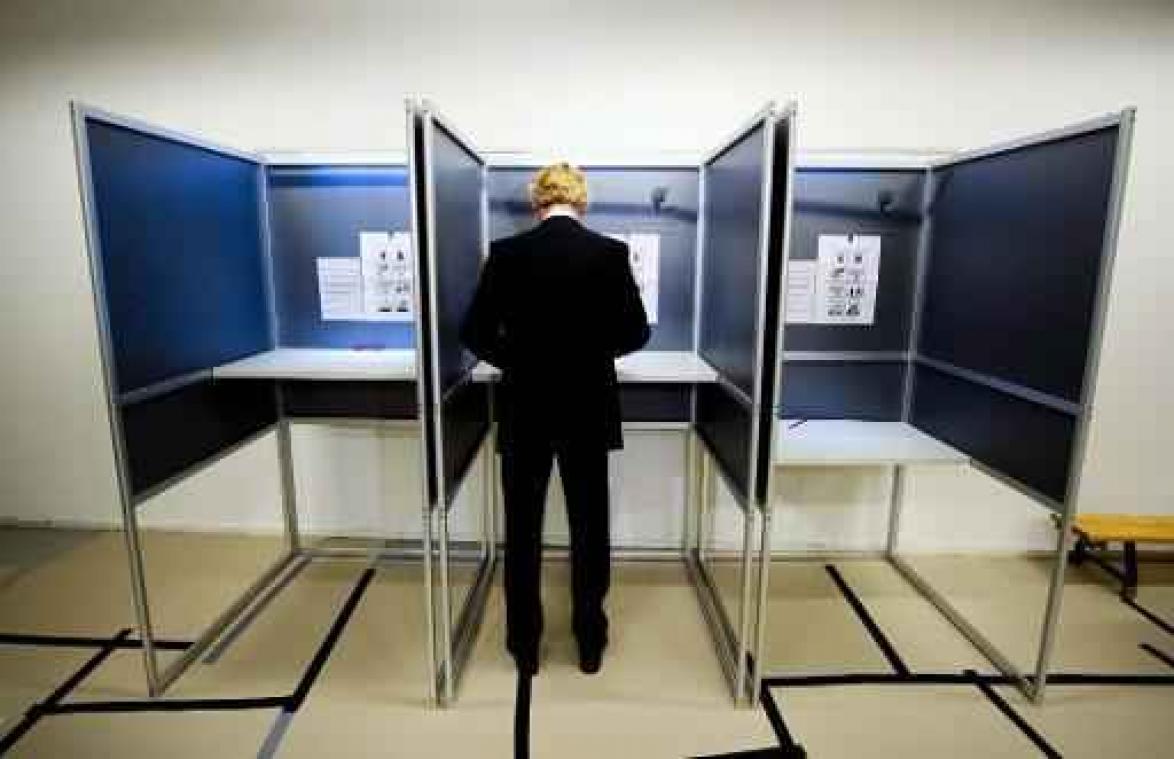 Nederland gaat stemmen handmatig optellen uit angst voor hackers