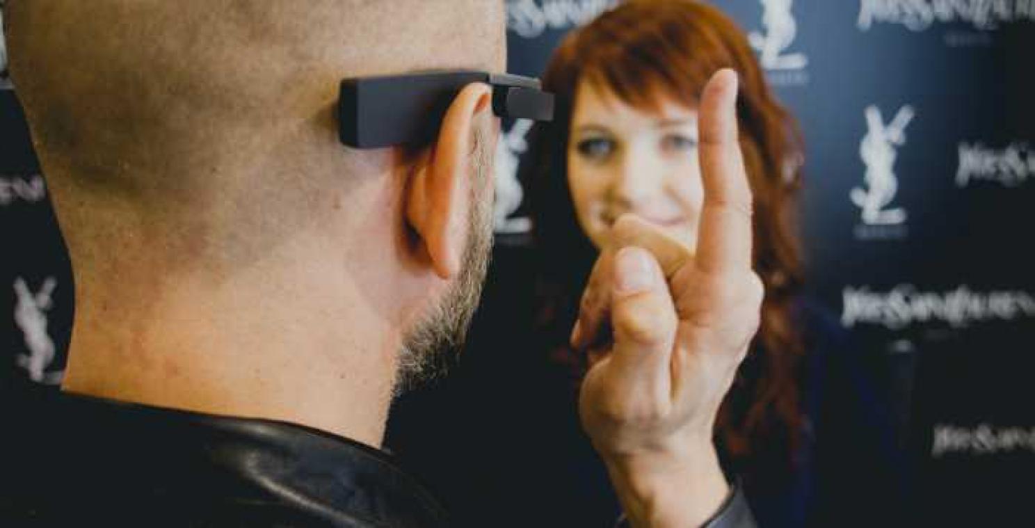 The beauty and the nerd: Yves Saint Laurent slaat de handen in elkaar met Google Glass