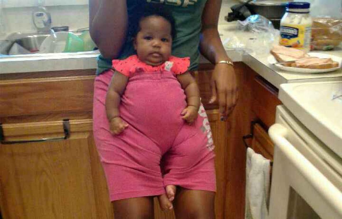 Babysitter imponeert met creatieve babydrager
