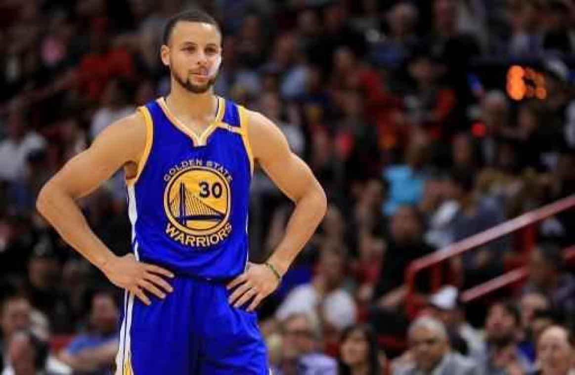 Competitieleider Golden State gaat onderuit in Sacramento