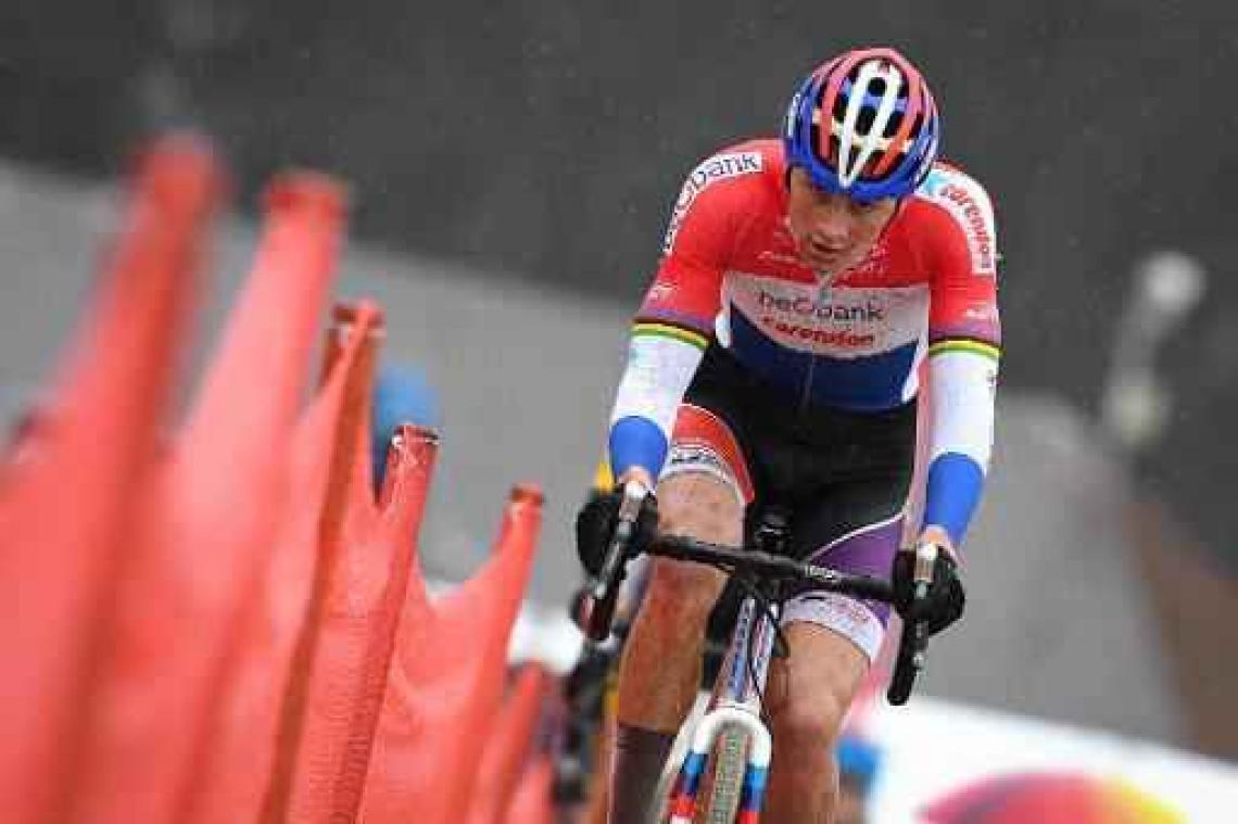 Superprestige Hoogstraten - Mathieu van der Poel wint voor Van Aert en verstevigt leidersplaats