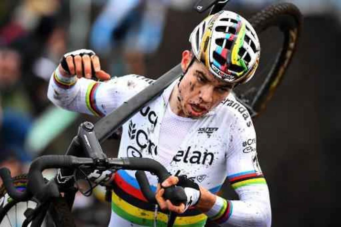 Superprestige Hoogstraten - Van Aert moet vrede nemen met tweede plaats