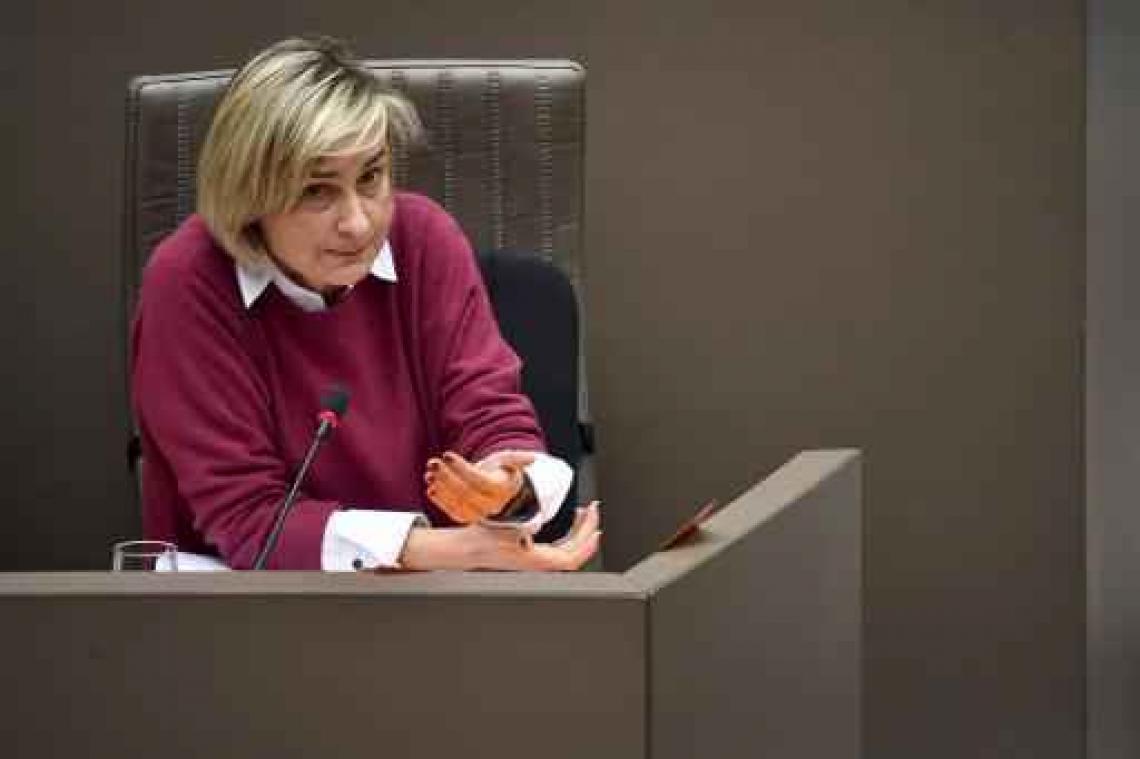 Minister Crevits eerder terughoudend over maximumfactuur secundair onderwijs