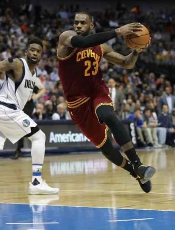 LeBron James behoedt Cavs voor nederlaag in Washington