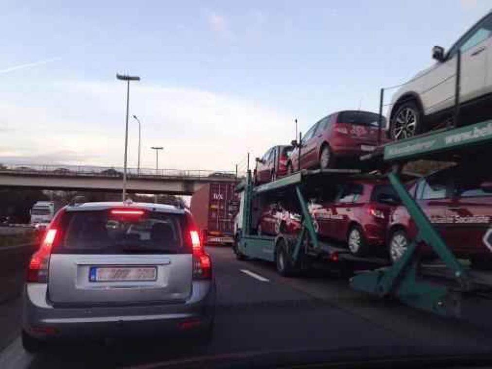Ochtendspits rond Brussel draait in de soep door kettingbotsing in Jette