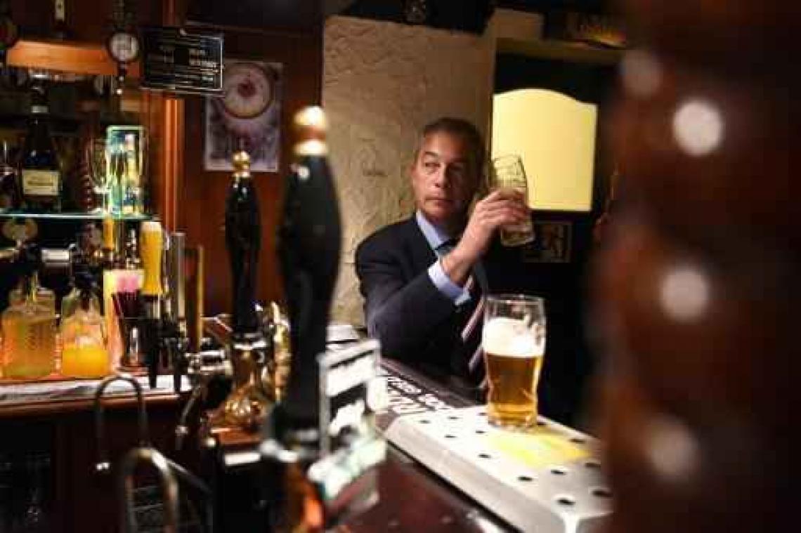 Ook de Britten moeten hun rondje betalen in de pub
