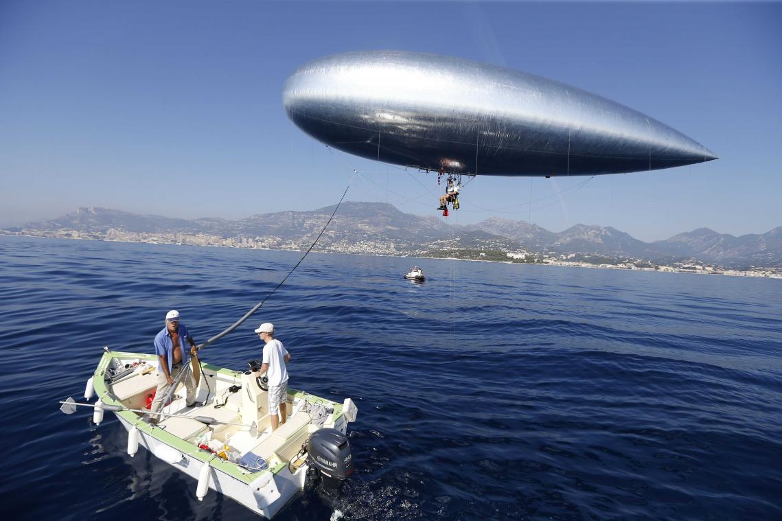 Fransman wil al hangend aan een ballon van Nice naar Corsica