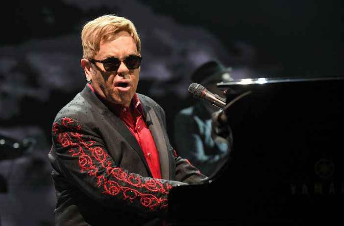 Elton John gaat in zee met platendienst