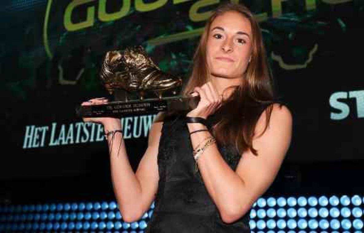 Kersvers Gouden Schoen-winnares Tessa Wullaert verlengt contract bij Wolfsburg