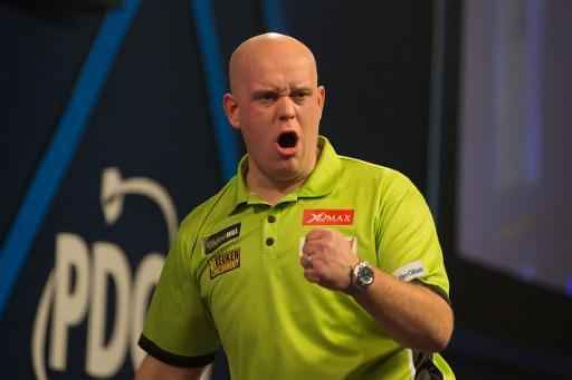 Michael van Gerwen gooit in één partij twee ninedarters