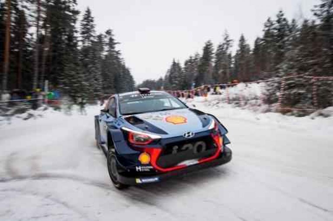 Rally van Zweden - Leider Neuville gaat van de weg af en haalt het einde van de laatste proef niet