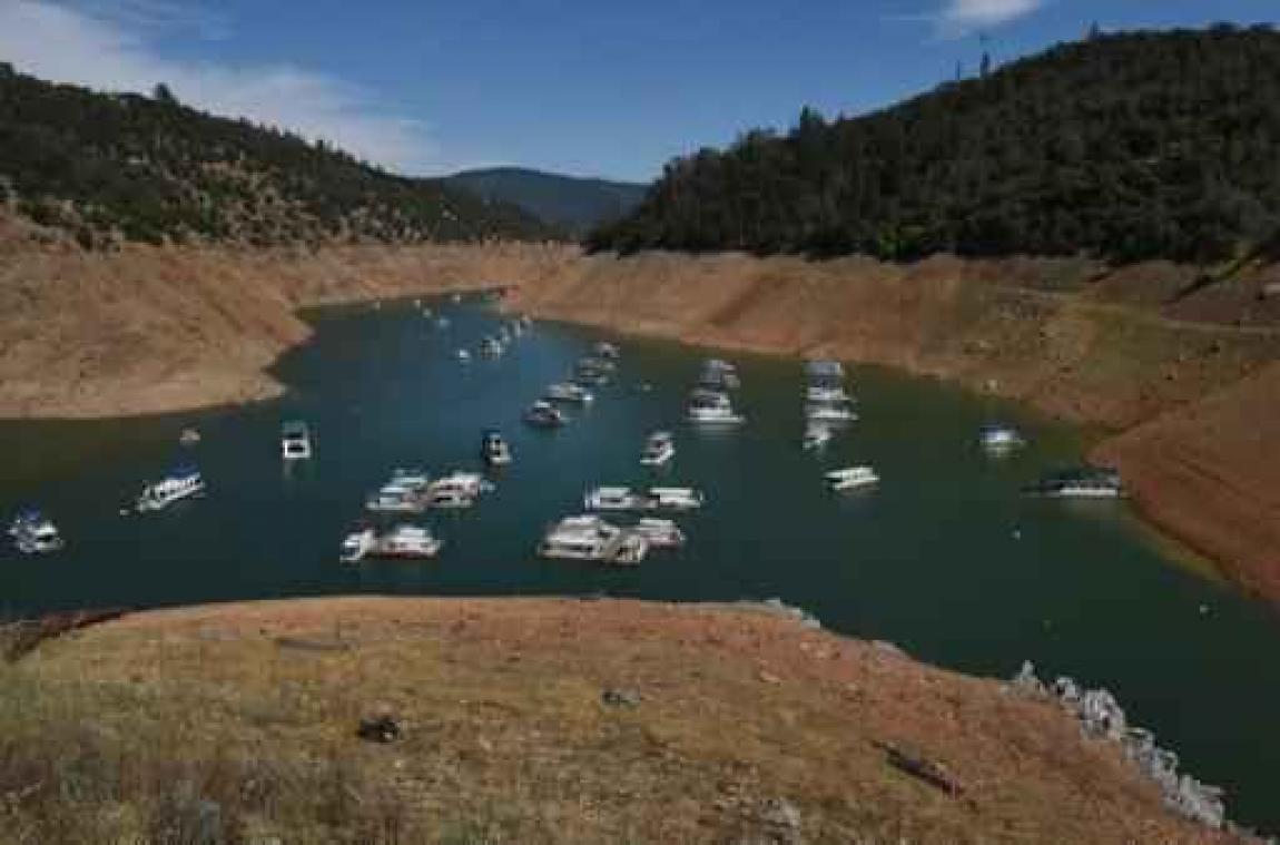 Zeker 188.000 mensen worden geëvacueerd aan Oroville Dam in Californië