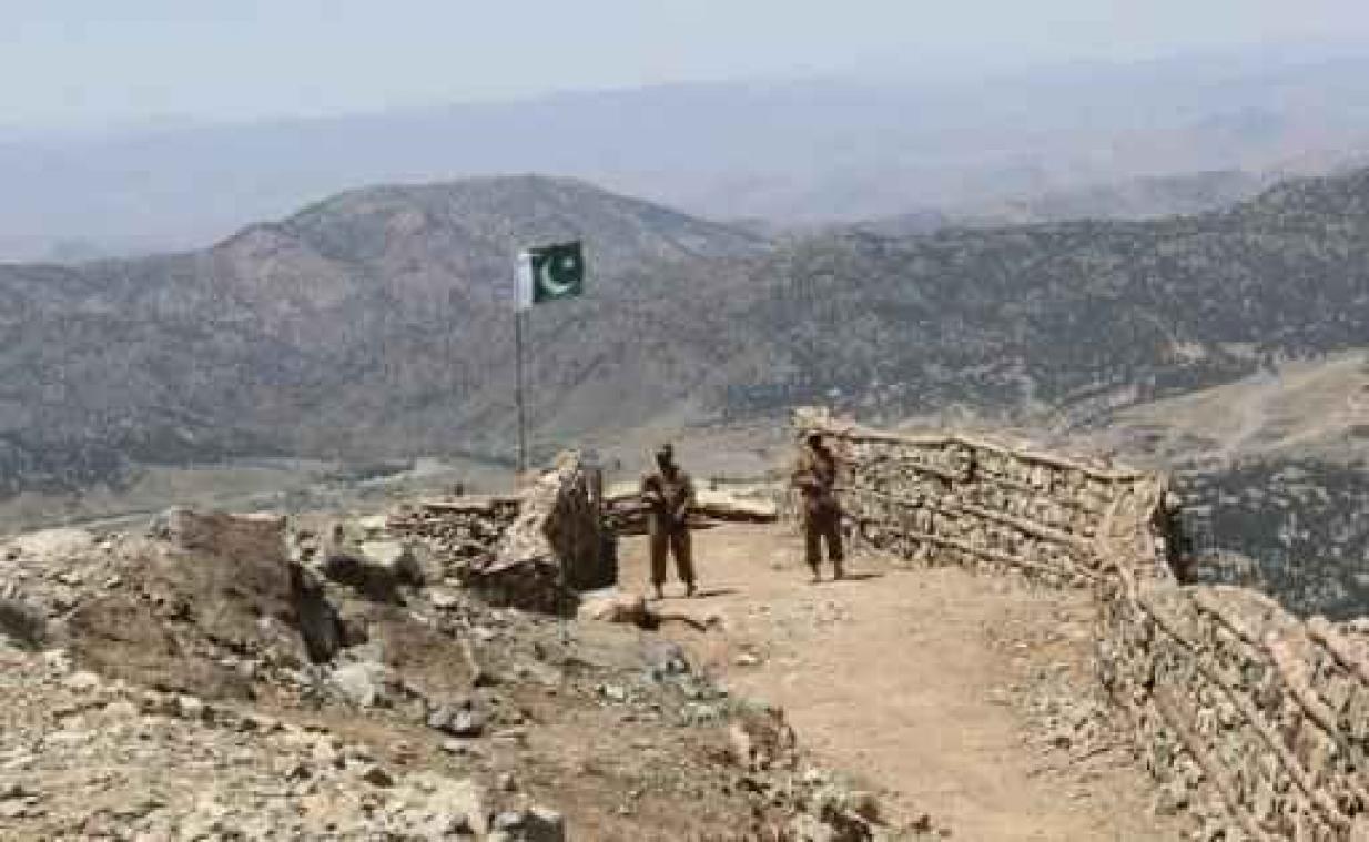 Vier doden bij aanval taliban in Pakistan - Media bedreigd