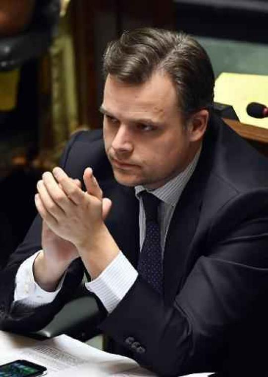 De Backer vraagt Privacycommissie nieuw onderzoek naar Facebook