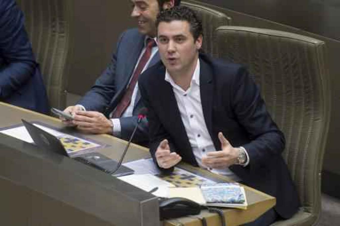 Publipart - "Bracke zou beter voorbeeld nemen aan Peumans"