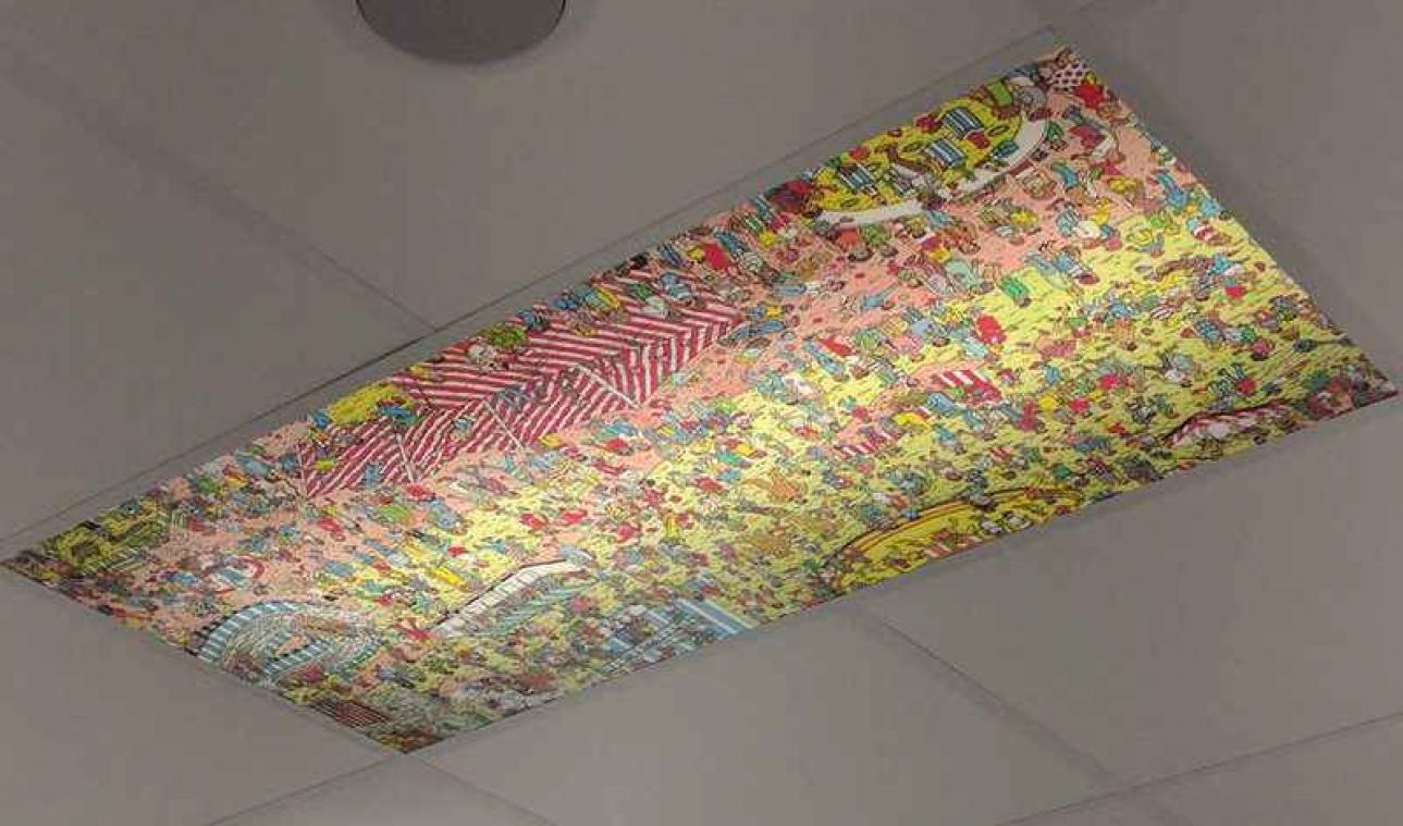 Een tandarts heeft een 'Waar is Wally?'-plafond om de (tand)pijn te verzachten