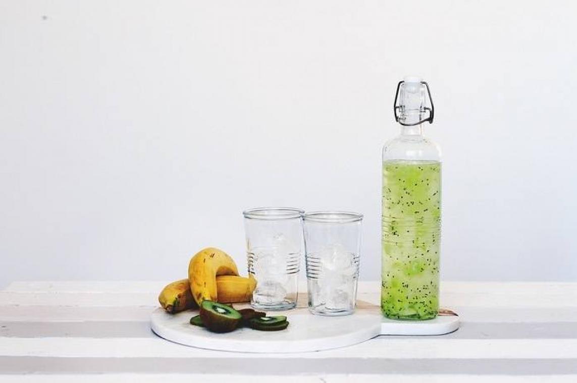 Tournée Minérale: "Als je niet drinkt, ben je net een alien"