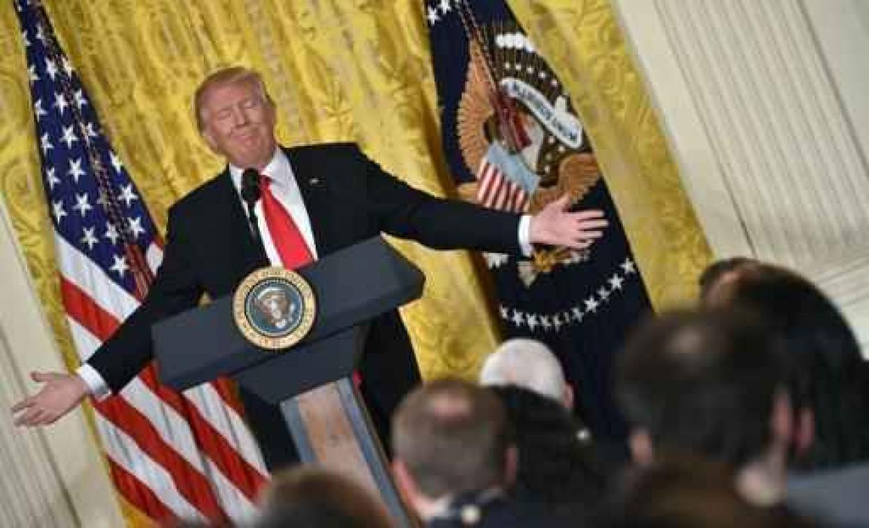 Trump opent in persconferentie nieuwe aanval op de media