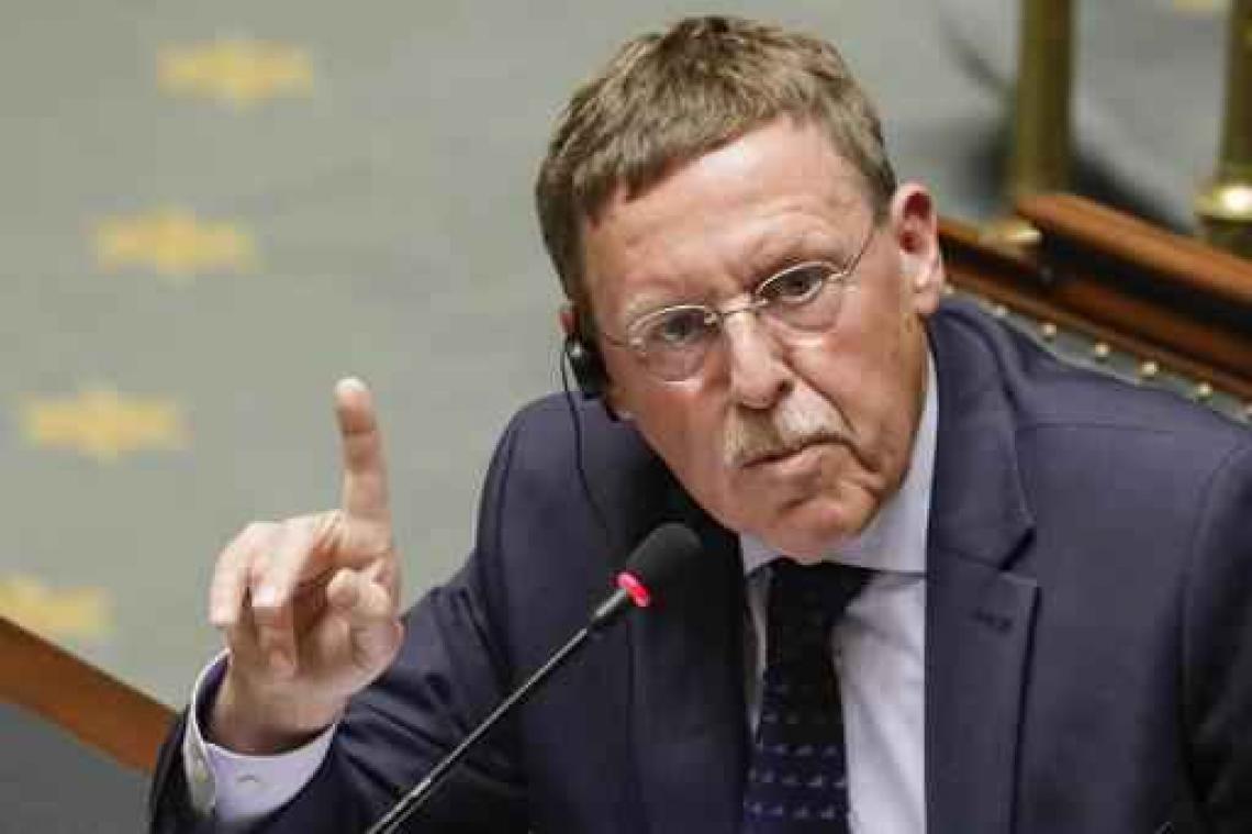 Intercommunales - Gentenaars spuwen Bracke uit