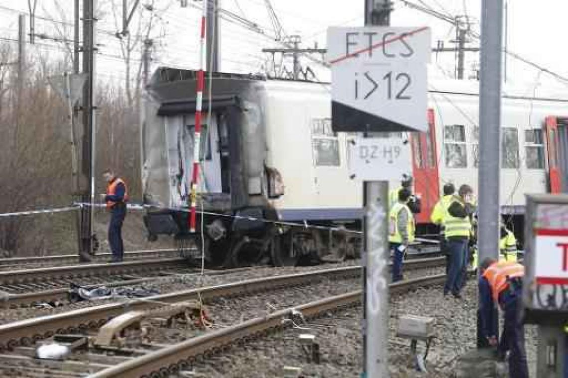 Dodelijk slachtoffer van treinongeval nog niet bevrijd