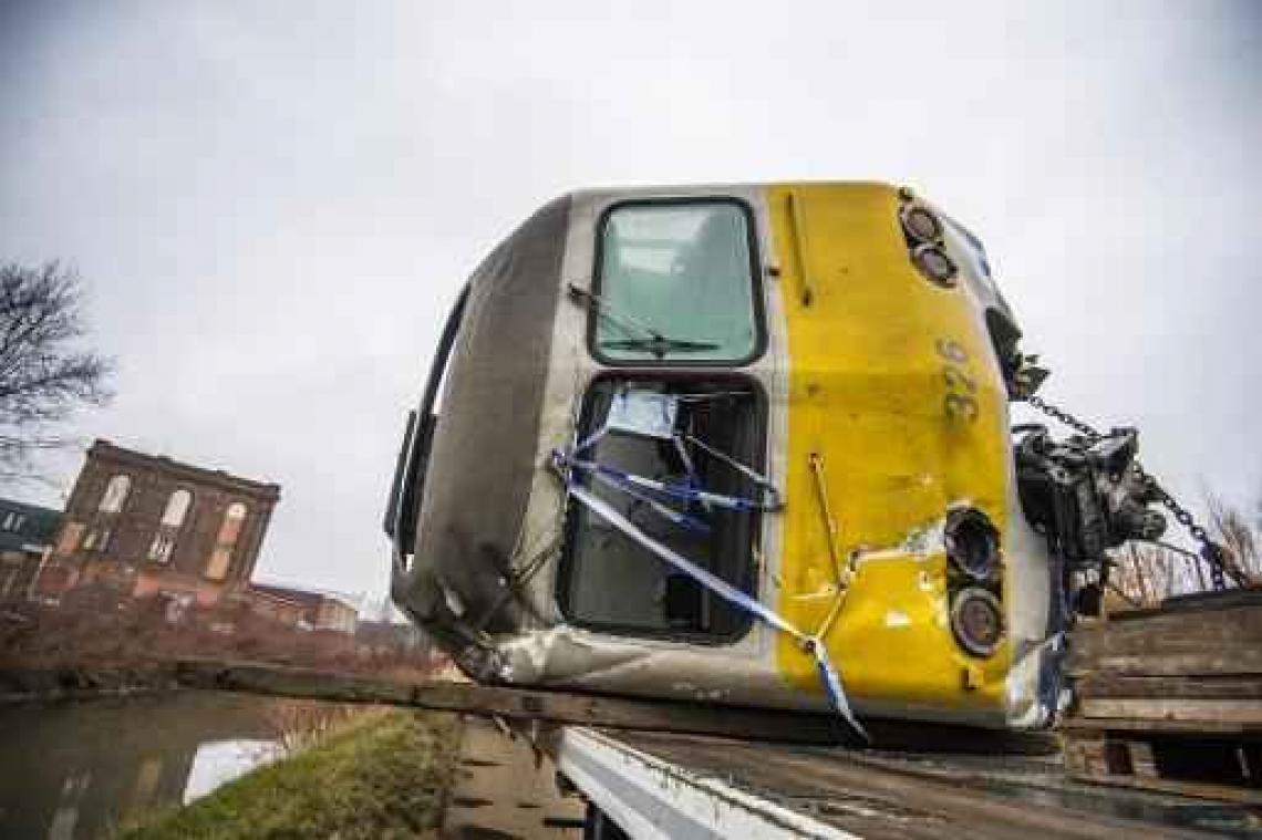 Gekantelde trein naar Centrale Werplaats Mechelen overgebracht