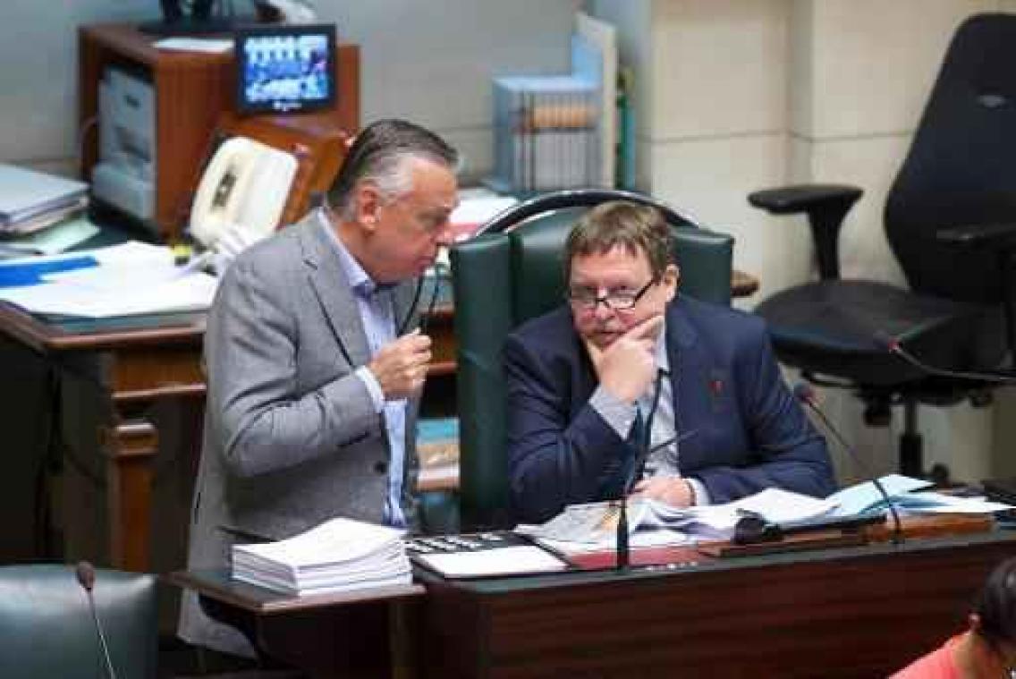 PVDA blijft aandringen op onderzoek naar mandaten Bracke en Dewael