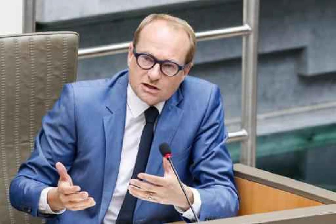 Minister Weyts onwel geworden in plenaire vergadering Vlaams Parlement