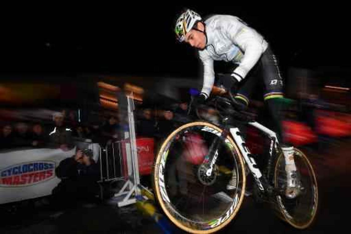 Wout van Aert en Sophie de Boer winnen Cyclocrossmasters