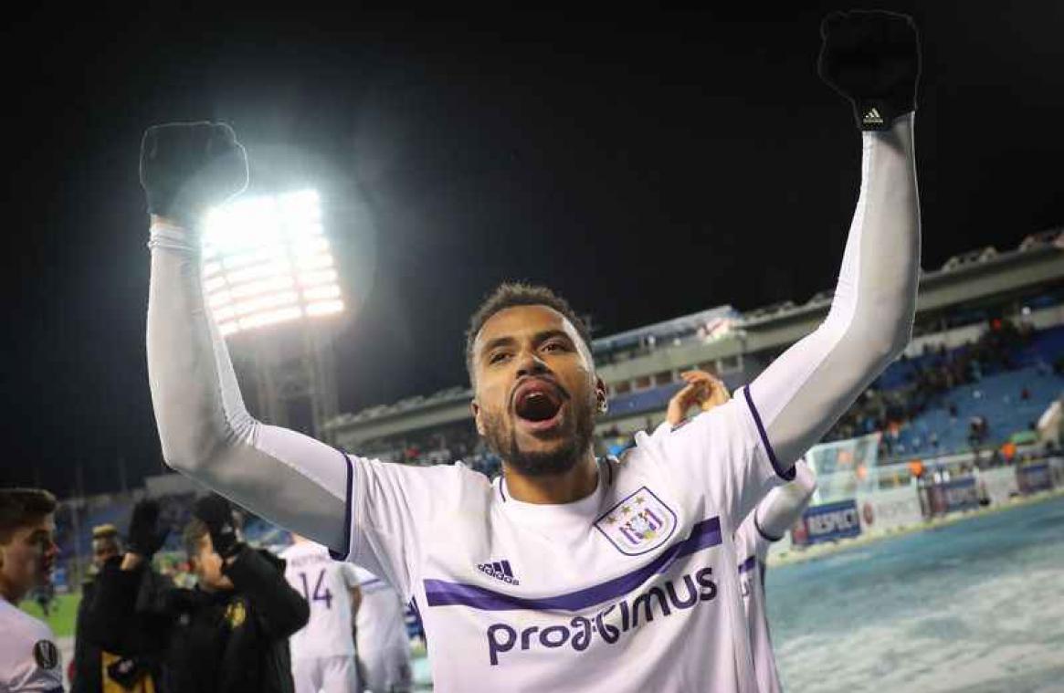 Anderlecht kruipt door het oog van de naald