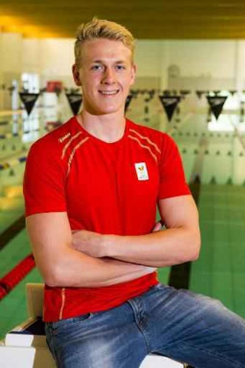 Basten Caerts scherpt Belgisch record op 50m schoolslag aan