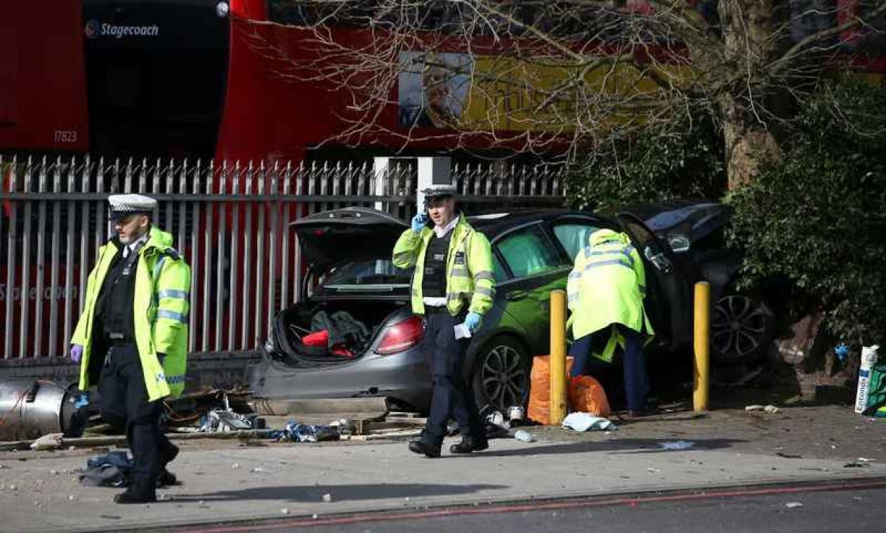 Ook in Londen rijdt auto in op voetgangers