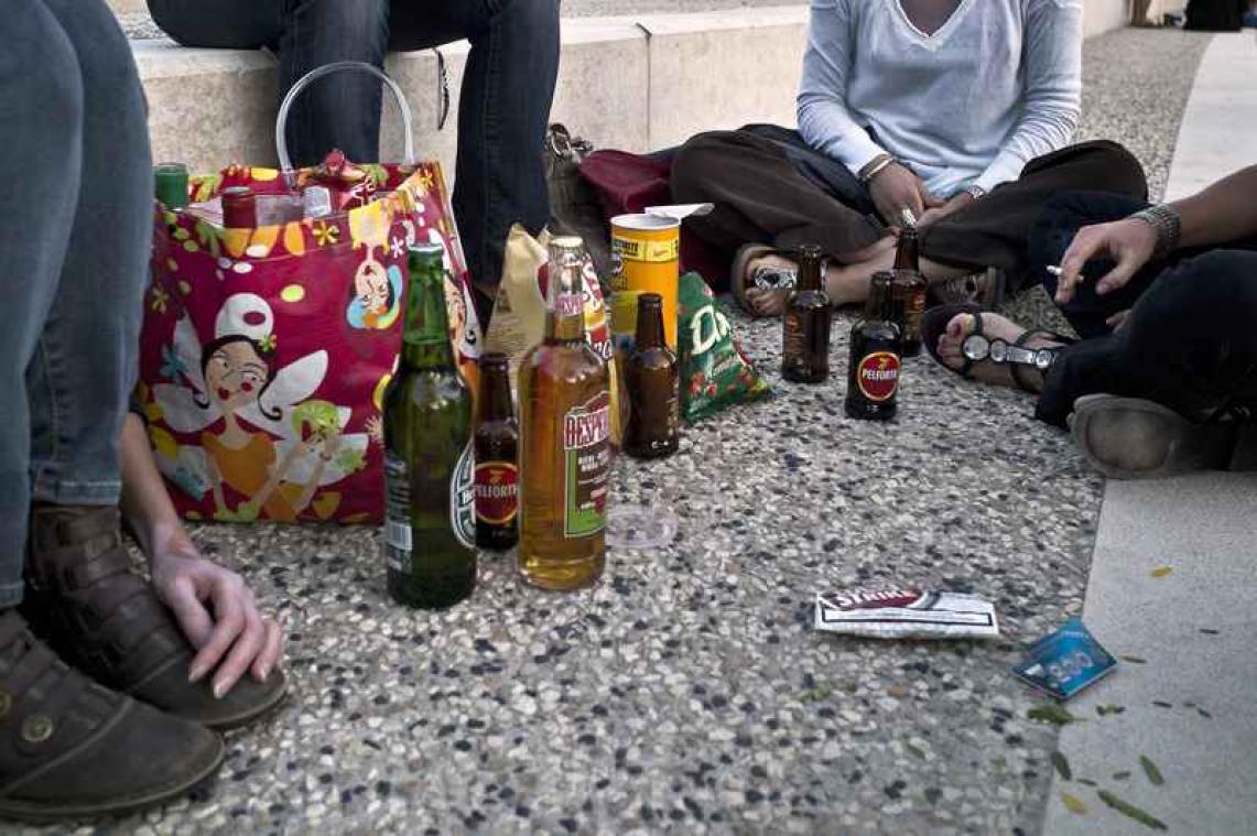 Slimme tieners roken minder, maar drinken en blowen meer