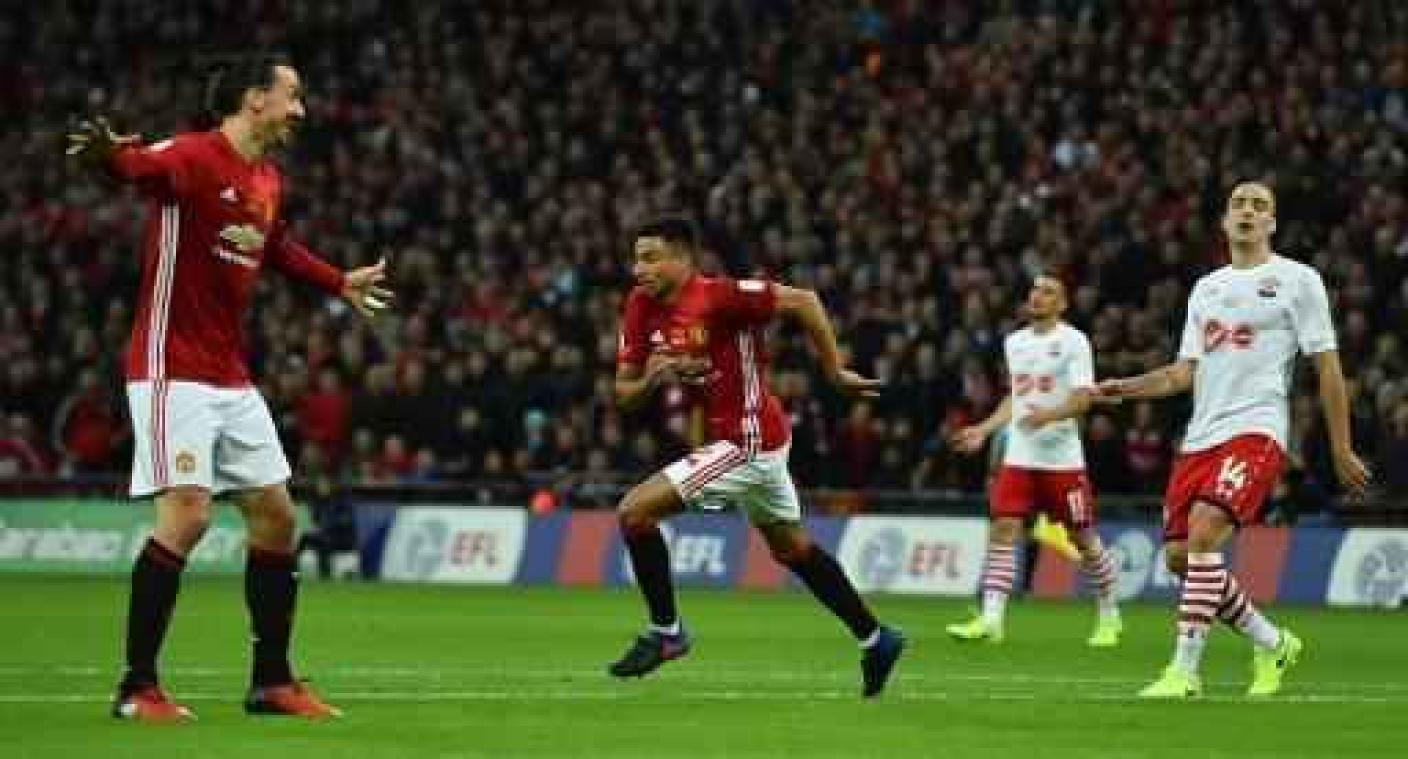 Belgen in het buitenland - Ibrahimovic helpt Man Utd aan winst in de finale van de League Cup