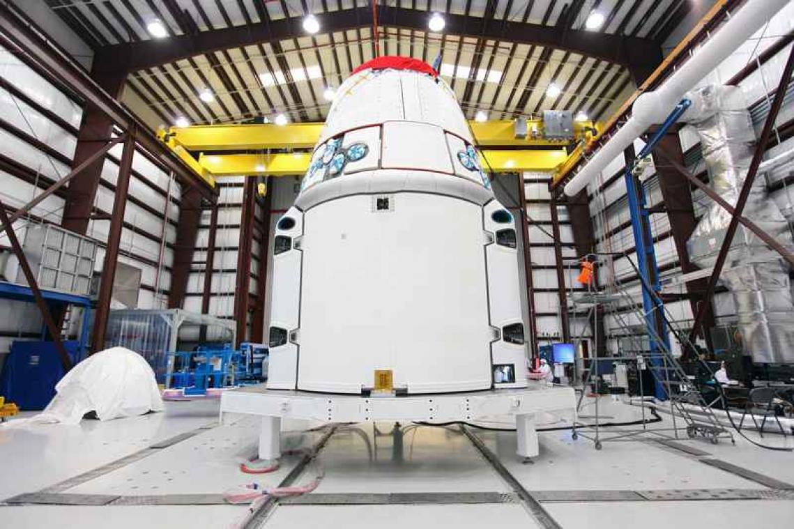 SpaceX stuurt volgend jaar twee toeristen naar de maan