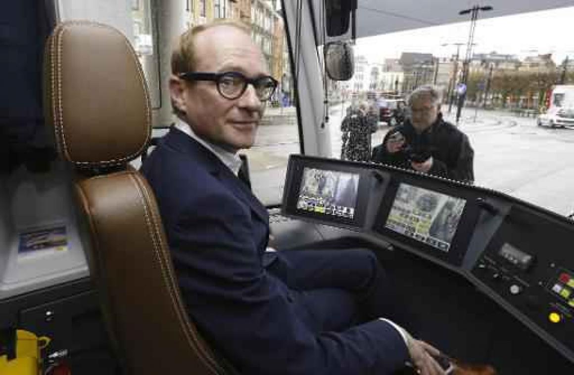 Weyts: "Evident dat hardleerse chauffeurs De Lijn eigen boetes betalen"