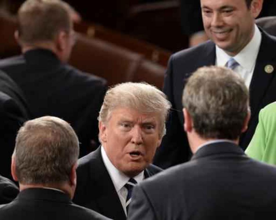 Trump vraagt Congres Obamacare in te trekken en te vervangen