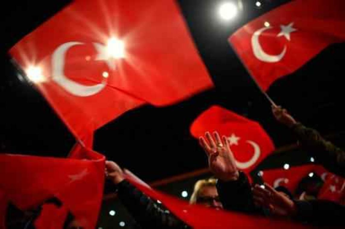 Turkse krant zwicht voor Erdogan en vervangt hoofdredacteur