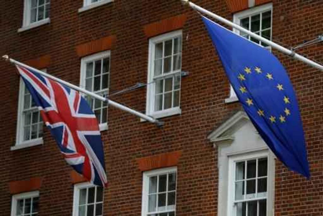 Britse Hogerhuis stemt amendement en brengt timing Brexit in gevaar